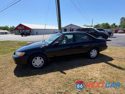 Drugie zdjęcie samochodu z przodu: 2000 TOYOTA CAMRY LE VIN:4T1BG22K2YU756640 - miniatura
