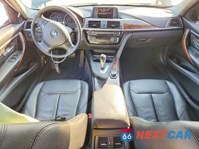 Zdjęcie 8 z 12 samochodu: 2016 BMW 320 XI VIN:WBA8E5G56GNU22111 - miniatura