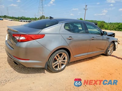 Trzecie zdjęcie samochodu z tyłu: 2013 KIA OPTIMA SX VIN:5XXGR4A66DG137480 - miniatura
