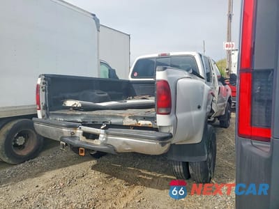 Trzecie zdjęcie samochodu z tyłu: 1999 FORD F350 SUPER DUTY VIN:1FTWX33F2XEB72776 - miniatura