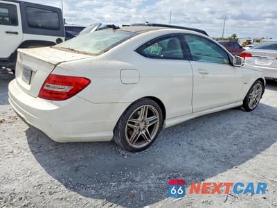 Trzecie zdjęcie samochodu z tyłu: 2012 MERCEDES-BENZ C 250 VIN:WDDGJ4HB3CF861852 - miniatura