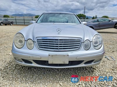 Piąte zdjęcie samochodu w środku: 2004 MERCEDES-BENZ E 500 VIN:WDBUF70J64A431443 - miniatura