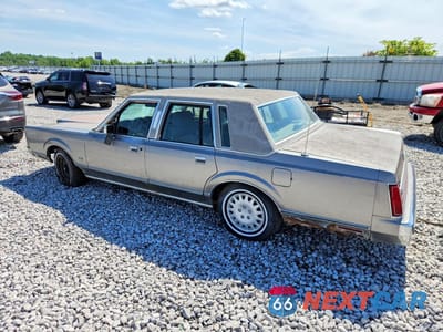 Drugie zdjęcie samochodu z przodu: 1988 LINCOLN TOWN CAR VIN:1LNBM81F9JY623243 - miniatura