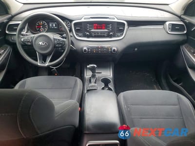 Zdjęcie 8 z 12 samochodu: 2016 KIA SORENTO LX VIN:5XYPG4A38GG139274 - miniatura