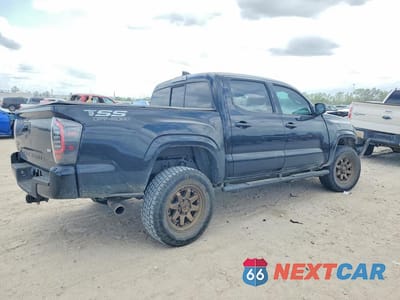 Trzecie zdjęcie samochodu z tyłu: 2023 TOYOTA TACOMA SR V6 VIN:3TMCZ5AN9PM637065 - miniatura