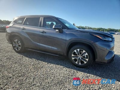 Czwarte zdjęcie samochodu z boku: 2023 TOYOTA HIGHLANDER XLE VIN:5TDKDRAH3PS029151 - miniatura