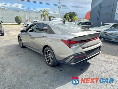 Trzecie zdjęcie samochodu z tyłu: 2025 HYUNDAI ELANTRA SEL SPORT VIN:KMHLM4DGXSU929264 - miniatura