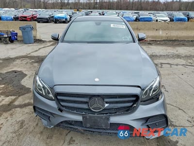 Piąte zdjęcie samochodu w środku: 2017 MERCEDES-BENZ E 300 4MATIC VIN:WDDZF4KB7HA131935 - miniatura
