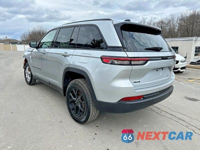 Drugie zdjęcie samochodu z przodu: 2025 JEEP GRAND CHEROKEE LAREDO VIN:1C4RJHAGXS8656063 - miniatura