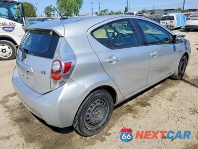 Trzecie zdjęcie samochodu z tyłu: 2013 TOYOTA PRIUS C THREE VIN:JTDKDTB31D1057684 - miniatura
