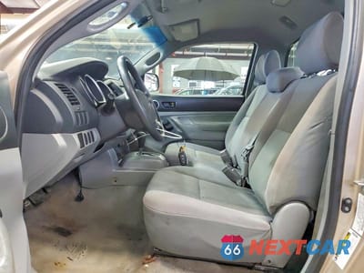 Zdjęcie 7 z 12 samochodu: 2005 TOYOTA TACOMA BASE VIN:5TENX22N55Z134743 - miniatura