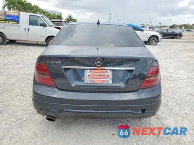 Zdjęcie 6 z 12 samochodu: 2012 MERCEDES-BENZ C 250 VIN:WDDGF4HB2CA621934 - miniatura
