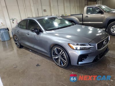 Czwarte zdjęcie samochodu z boku: 2019 VOLVO S60 T8 R-DESIGN VIN:7JRBR0FM8KG018010 - miniatura