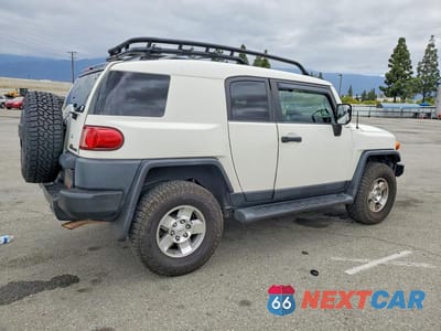 Trzecie zdjęcie samochodu z tyłu: 2010 TOYOTA FJ CRUISER BASE VIN:JTEBU4BF4AK092835 - miniatura