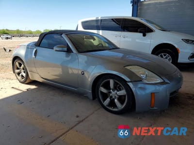 Czwarte zdjęcie samochodu z boku: 2006 NISSAN 350Z ROADSTER VIN:JN1AZ36A66M453460 - miniatura