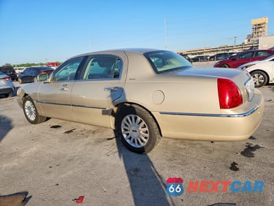 Drugie zdjęcie samochodu z przodu: 2004 LINCOLN TOWN CAR ULTIMATE VIN:1LNHM83W34Y654225 - miniatura