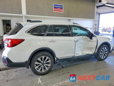 Trzecie zdjęcie samochodu z tyłu: 2019 SUBARU OUTBACK TOURING VIN:4S4BSETC6K3253844 - miniatura