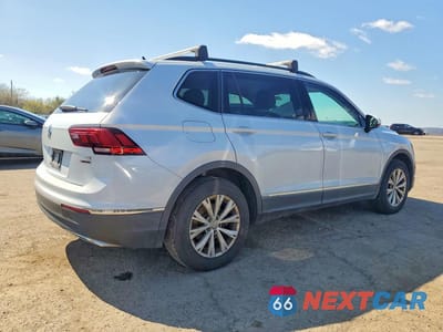 Trzecie zdjęcie samochodu z tyłu: 2018 VOLKSWAGEN TIGUAN SE VIN:3VV2B7AX4JM153424 - miniatura