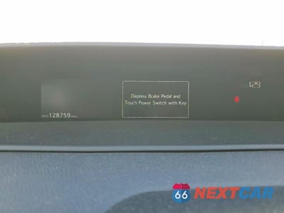 Zdjęcie 9 z 12 samochodu: 2018 TOYOTA PRIUS THREE VIN:JTDKARFU2J3067185 - miniatura