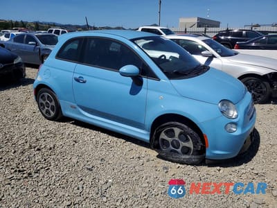 Czwarte zdjęcie samochodu z boku: 2015 FIAT 500 ELECTRIC VIN:3C3CFFGE9FT642278 - miniatura