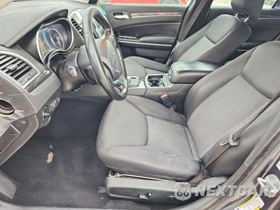 Zdjęcie 7 z 12 samochodu: 2019 CHRYSLER 300 TOURING VIN:2C3CCAAG0KH590547 - miniatura