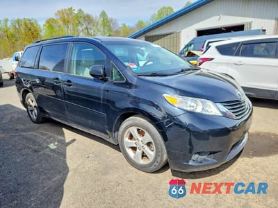 Czwarte zdjęcie samochodu z boku: 2017 TOYOTA SIENNA LE VIN:5TDKZ3DCXHS816680 - miniatura