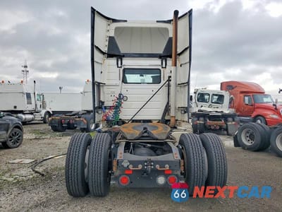 Zdjęcie 6 z 10 samochodu: 2016 VOLVO VNL SEMI TRUCK VIN:4V4N39TG0GN965646 - miniatura