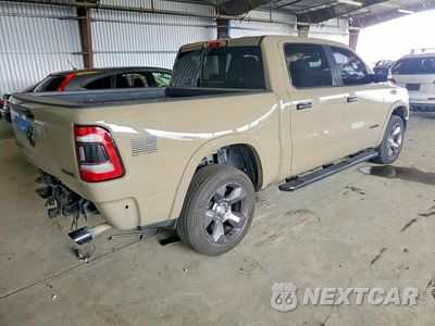Trzecie zdjęcie samochodu z tyłu: 2020 RAM 1500 BIG HORN VIN:1C6SRFFT0LN285221 - miniatura