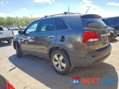Drugie zdjęcie samochodu z przodu: 2013 KIA SORENTO EX VIN:5XYKU3A22DG421264 - miniatura