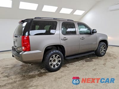 Trzecie zdjęcie samochodu z tyłu: 2011 GMC YUKON SLE VIN:1GKS2AE00BR273699 - miniatura