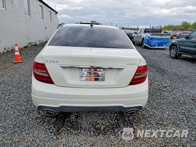 Zdjęcie 6 z 12 samochodu: 2012 MERCEDES-BENZ C 300 4MATIC VIN:WDDGF8BB8CR204125 - miniatura