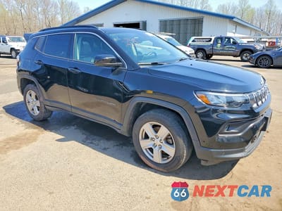 Czwarte zdjęcie samochodu z boku: 2022 JEEP COMPASS LATITUDE VIN:3C4NJDBB4NT199766 - miniatura