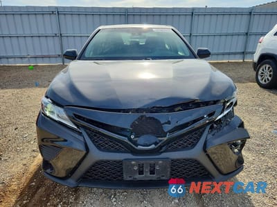 Piąte zdjęcie samochodu w środku: 2018 TOYOTA CAMRY SE VIN:4T1B11HK7JU617399 - miniatura