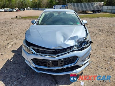 Piąte zdjęcie samochodu w środku: 2018 CHEVROLET CRUZE LS VIN:1G1BC5SM3J7197860 - miniatura