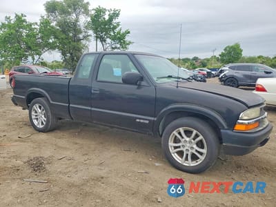 Czwarte zdjęcie samochodu z boku: 2002 CHEVROLET S TRUCK S10 VIN:1GCCS195328138552 - miniatura