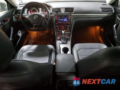 Zdjęcie 8 z 12 samochodu: 2016 VOLKSWAGEN PASSAT VIN:1VWBT7A35GC068754 - miniatura