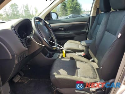 Zdjęcie 7 z 13 samochodu: 2014 MITSUBISHI OUTLANDER SE VIN:JA4AD3A33EZ013180 - miniatura