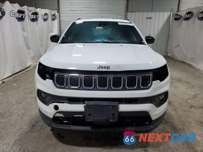 Piąte zdjęcie samochodu w środku: 2023 JEEP COMPASS LATITUDE VIN:3C4NJDBN9PT561913 - miniatura