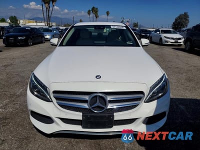 Piąte zdjęcie samochodu w środku: 2017 MERCEDES-BENZ C 300 VIN:55SWF4JB2HU198902 - miniatura