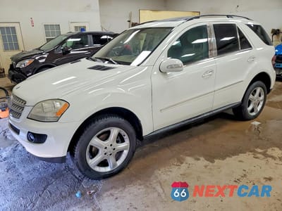2008 MERCEDES-BENZ ML 350 4JGBB86E38A373832 - główne zdjęcie licytacji z USA - miniatura