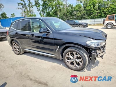 Czwarte zdjęcie samochodu z boku: 2021 BMW X3 XDRIVE30E VIN:5UXTS1C03M9G99295 - miniatura