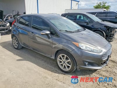 Czwarte zdjęcie samochodu z boku: 2015 FORD FIESTA SE VIN:3FADP4EJ0FM210485 - miniatura