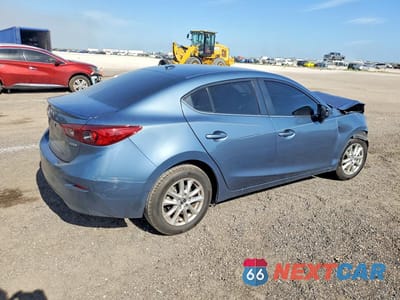 Trzecie zdjęcie samochodu z tyłu: 2016 MAZDA 3 TOURING VIN:3MZBM1W70GM312749 - miniatura