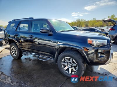 Czwarte zdjęcie samochodu z boku: 2020 TOYOTA 4RUNNER TRD OFF-ROAD PREMIUM VIN:JTEBU5JR8L5756816 - miniatura