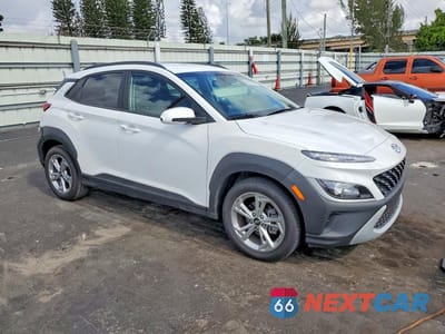 Czwarte zdjęcie samochodu z boku: 2023 HYUNDAI KONA SEL VIN:KM8K62AB6PU007567 - miniatura