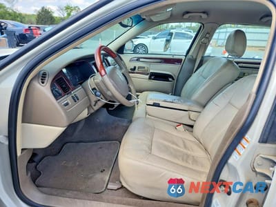 Zdjęcie 7 z 12 samochodu: 2005 LINCOLN TOWN CAR SIGNATURE LONG WHEELBASE VIN:1LNHM85W05Y608012 - miniatura