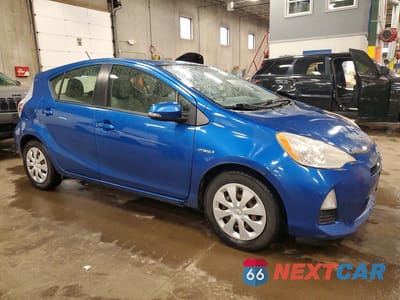 Czwarte zdjęcie samochodu z boku: 2013 TOYOTA PRIUS C ONE VIN:JTDKDTB36D1050939 - miniatura