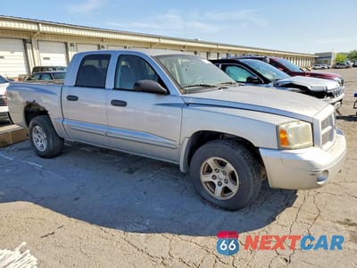 Czwarte zdjęcie samochodu z boku: 2006 DODGE DAKOTA QUAD SLT VIN:1D7HE48N06S616876 - miniatura