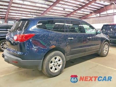 Trzecie zdjęcie samochodu z tyłu: 2012 CHEVROLET TRAVERSE LS VIN:1GNKRFED6CJ145501 - miniatura