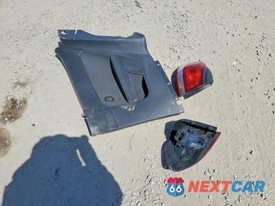 Zdjęcie 12 z 12 samochodu: 2010 VOLKSWAGEN GOLF VIN:WVWBB7AJ6AW189819 - miniatura